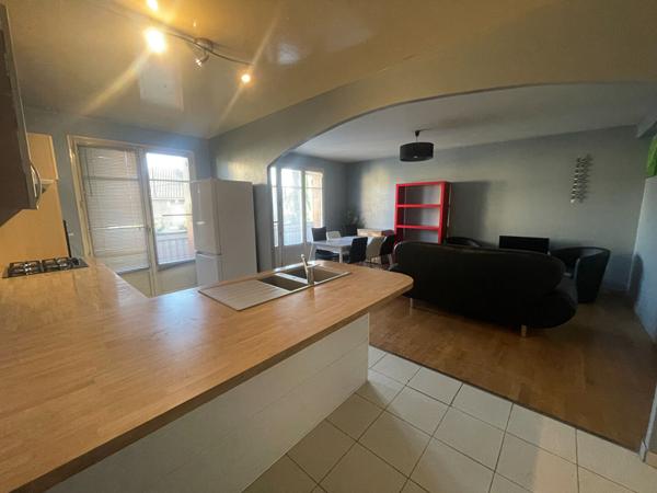A LOUER - BRIVE - Appartement F3 meublé d'une surface d'environ 81m².