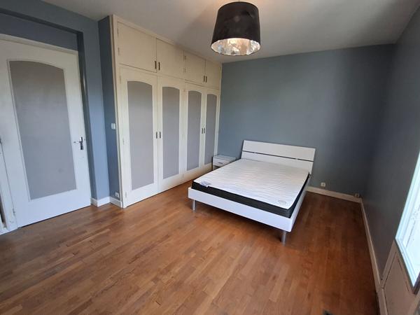 A LOUER - BRIVE - Appartement F3 meublé d'une surface d'environ 81m².