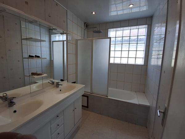 A LOUER - BRIVE - Appartement F3 meublé d'une surface d'environ 81m².