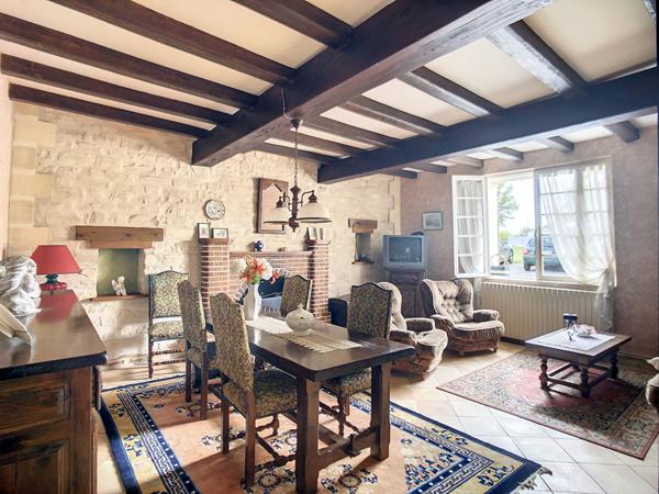 A vendre à Saujon, maison 6 pièces à vendre à Saujon d'une surfade de 147 m2 avec 4 belles chambres face à la nature.