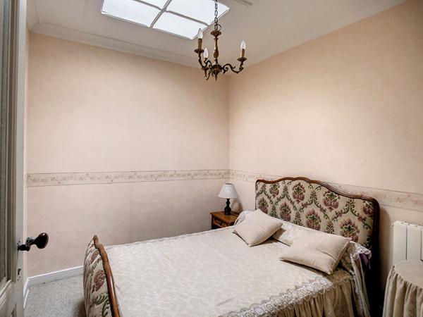 A vendre à Saujon, maison 6 pièces à vendre à Saujon d'une surfade de 147 m2 avec 4 belles chambres face à la nature.