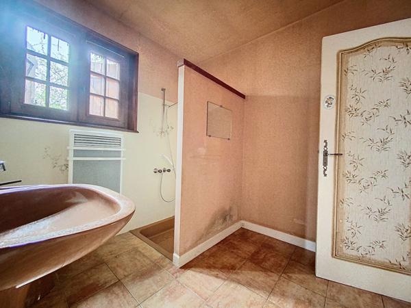 Grande et belle maison à vendre Beaulieu Sur Dordogne 158m2 - 5 Chambres - beaux volumes - garage - sous-sol complet - terrasses - Vue dégagée