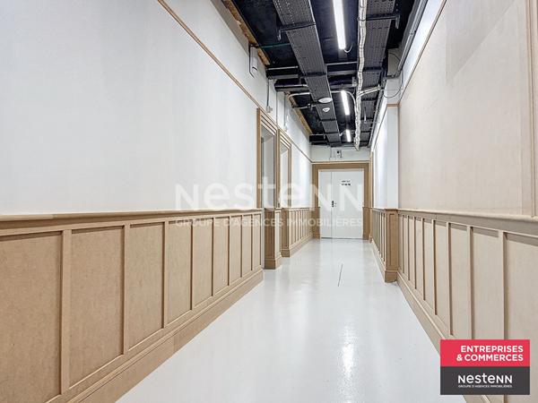 Dans la Loire Local commercial ou d'activités centre ville de Feurs environ 695 m2 proche de nombreuses places de parking