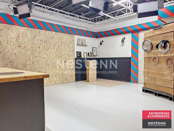 Dans la Loire Local commercial ou d'activités centre ville de Feurs environ 695 m2 proche de nombreuses places de parking