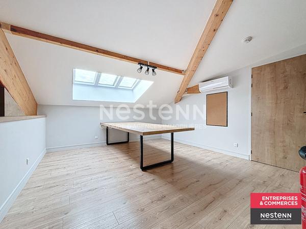 Dans la Loire Local commercial ou d'activités centre ville de Feurs environ 695 m2 proche de nombreuses places de parking