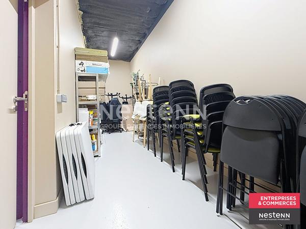 Dans la Loire Local commercial ou d'activités centre ville de Feurs environ 695 m2 proche de nombreuses places de parking