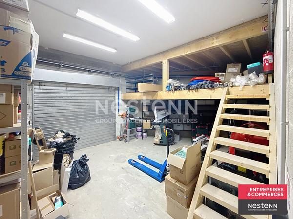 Dans la Loire Local commercial ou d'activités centre ville de Feurs environ 695 m2 proche de nombreuses places de parking