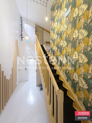 Dans la Loire Local commercial ou d'activités centre ville de Feurs environ 695 m2 proche de nombreuses places de parking