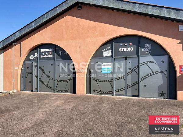 Dans la Loire Local commercial ou d'activités centre ville de Feurs environ 695 m2 proche de nombreuses places de parking