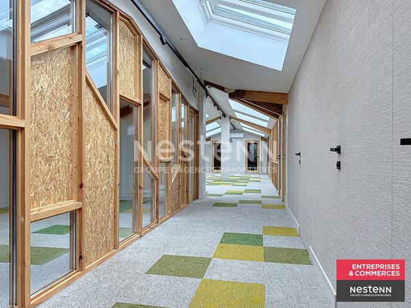 Dans la Loire Local commercial ou d'activités centre ville de Feurs environ 695 m2 proche de nombreuses places de parking