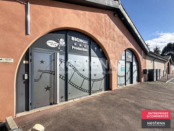 Dans la Loire Local commercial ou d'activités centre ville de Feurs environ 695 m2 proche de nombreuses places de parking