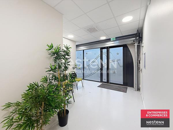 Dans la Loire Local commercial ou d'activités centre ville de Feurs environ 695 m2 proche de nombreuses places de parking