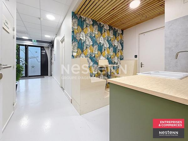 Dans la Loire Local commercial ou d'activités centre ville de Feurs environ 695 m2 proche de nombreuses places de parking