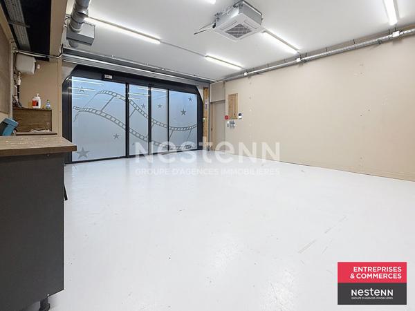 Dans la Loire Local commercial ou d'activités centre ville de Feurs environ 695 m2 proche de nombreuses places de parking