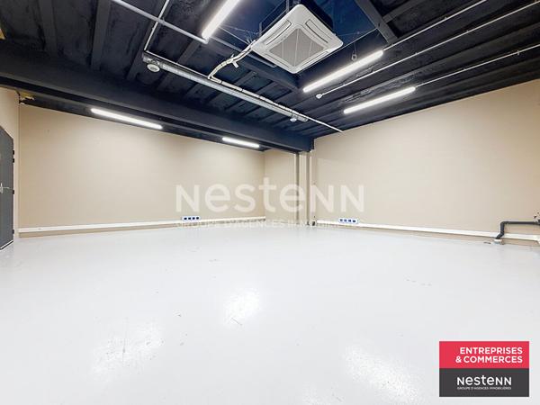 Dans la Loire Local commercial ou d'activités centre ville de Feurs environ 695 m2 proche de nombreuses places de parking