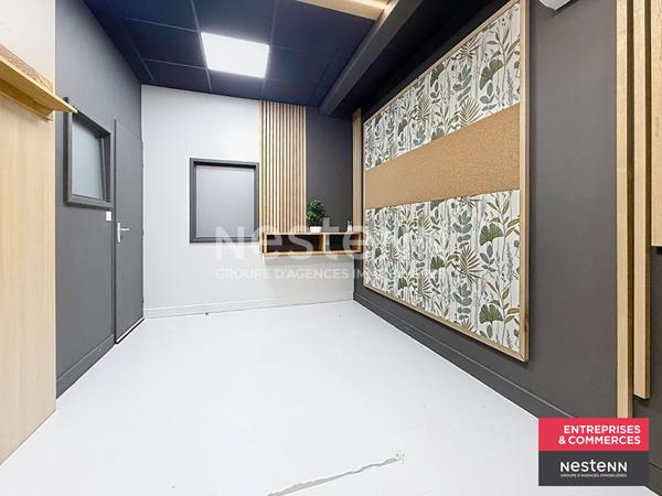 Dans la Loire Local commercial ou d'activités centre ville de Feurs environ 695 m2 proche de nombreuses places de parking