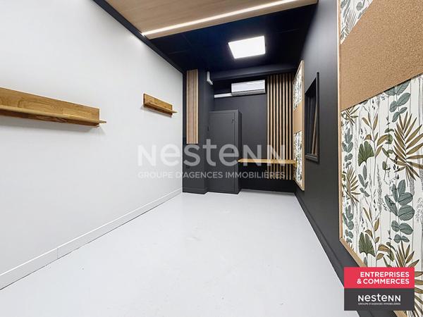 Dans la Loire Local commercial ou d'activités centre ville de Feurs environ 695 m2 proche de nombreuses places de parking