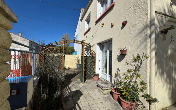 Maison à vendre    3 pièces •  Rochefort