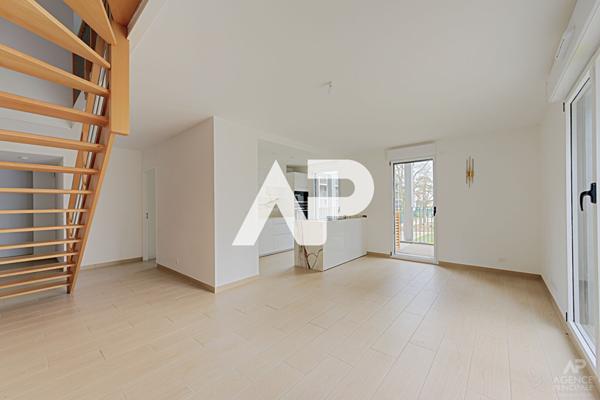 Appartement duplex Rueil-Malmaison 5 pièce(s) 108.74 m2 €750 000 ** - Référence 19622