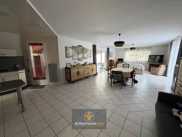 Vente                                                      Maison
                        
                     5 pièces                      131 m2                     à Courçon