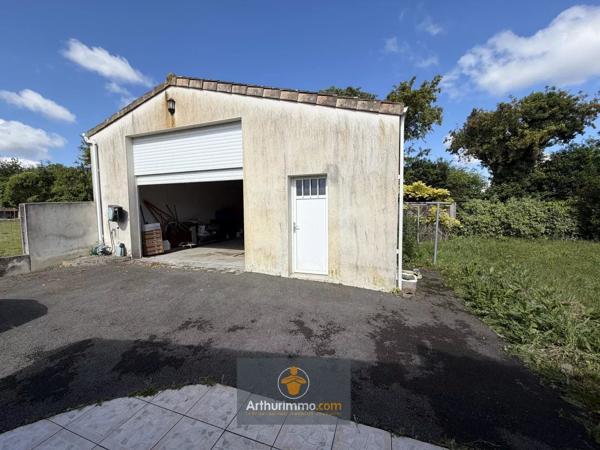 Vente                                                      Maison
                        
                     5 pièces                      131 m2                     à Courçon