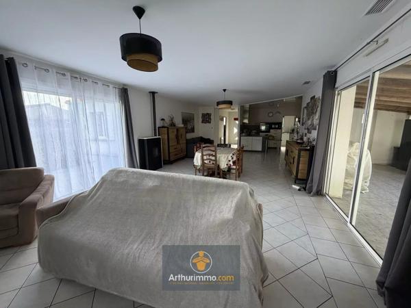 Vente                                                      Maison
                        
                     5 pièces                      131 m2                     à Courçon