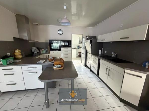 Vente                                                      Maison
                        
                     5 pièces                      131 m2                     à Courçon