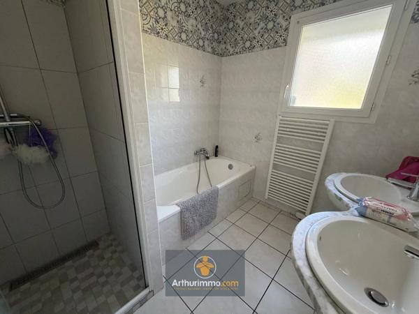 Vente                                                      Maison
                        
                     5 pièces                      131 m2                     à Courçon