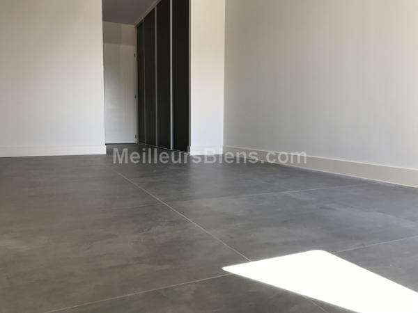 T4 neuf dans résidence standing avec piscine au centre de Lattes, vue sur le Lez et 3 stationnements