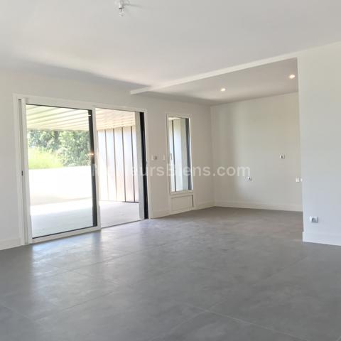 T4 neuf dans résidence standing avec piscine au centre de Lattes, vue sur le Lez et 3 stationnements