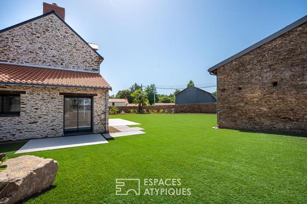 Bâtisse en pierre et sa longère réhabilitées dans la campagne de Carquefou