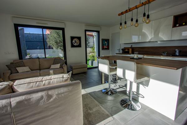 Villa neuve vue Rocher