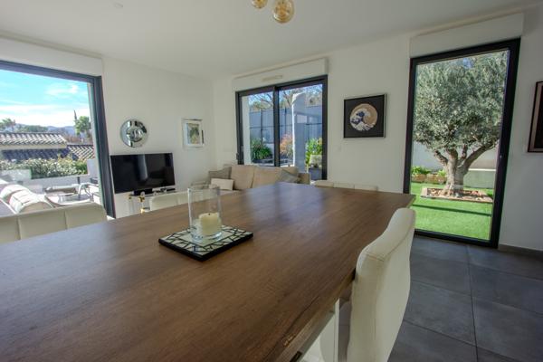 Villa neuve vue Rocher