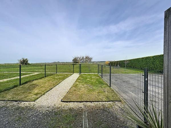 Maison 2 pièces à vendre aux des grèves de Langueux ! Ideal investissement ou premier achat, maison avec une chambre, jardin et parking avec vue sur les Grèves de Langueux !