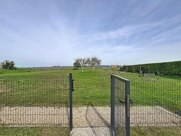 Maison 2 pièces à vendre aux des grèves de Langueux ! Ideal investissement ou premier achat, maison avec une chambre, jardin et parking avec vue sur les Grèves de Langueux !