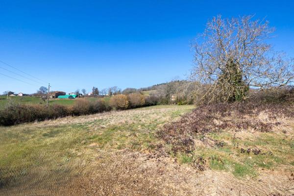 Terrain de 1254 m² viabilisé dans un environnement préservé