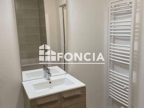 Location Appartement 3 pièces 63.9 m² - 10 RUE VICTOR HUGO Boves 80440