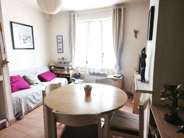 Immeuble
        
        - 75 m² Exclusivité 289 430 € *