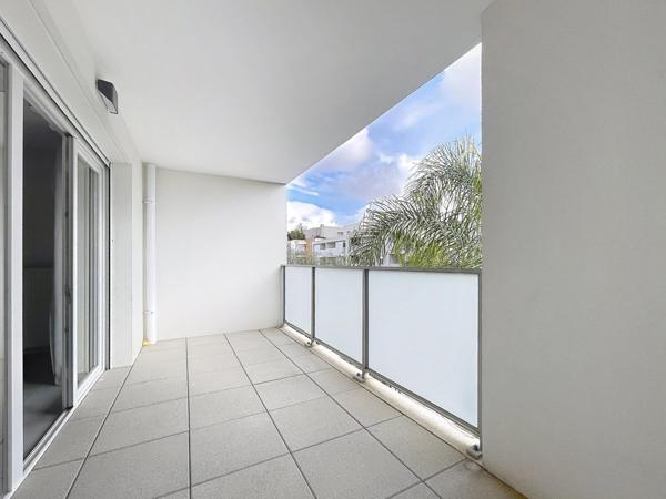 GRAND T1 40 M2 + TERRASSE + PARKING