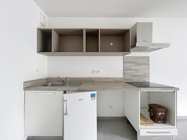 GRAND T1 40 M2 + TERRASSE + PARKING