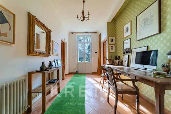 Hôtel particulier du XVIIIe siècle avec jardin, piscine et dépendances