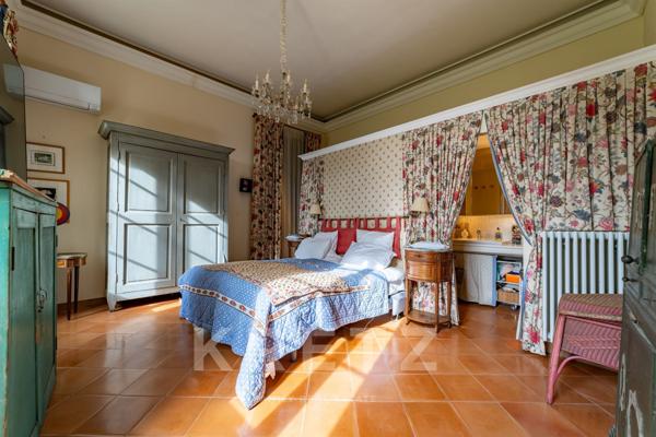 Hôtel particulier du XVIIIe siècle avec jardin, piscine et dépendances