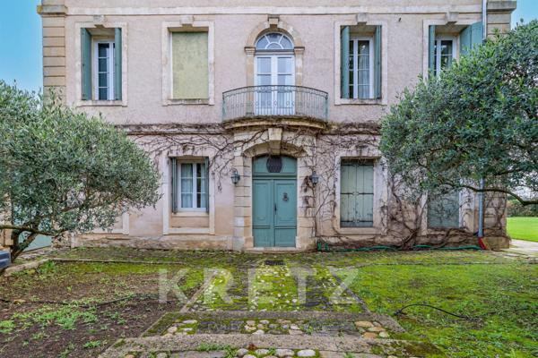 Hôtel particulier du XVIIIe siècle avec jardin, piscine et dépendances