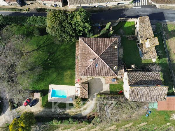 Hôtel particulier du XVIIIe siècle avec jardin, piscine et dépendances