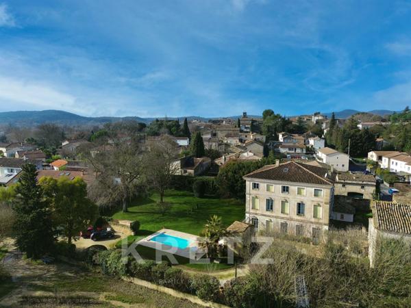 Hôtel particulier du XVIIIe siècle avec jardin, piscine et dépendances