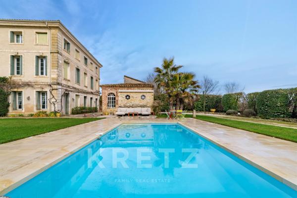 Hôtel particulier du XVIIIe siècle avec jardin, piscine et dépendances