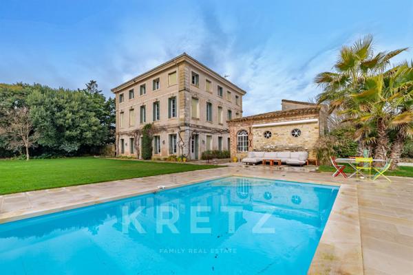 Hôtel particulier du XVIIIe siècle avec jardin, piscine et dépendances