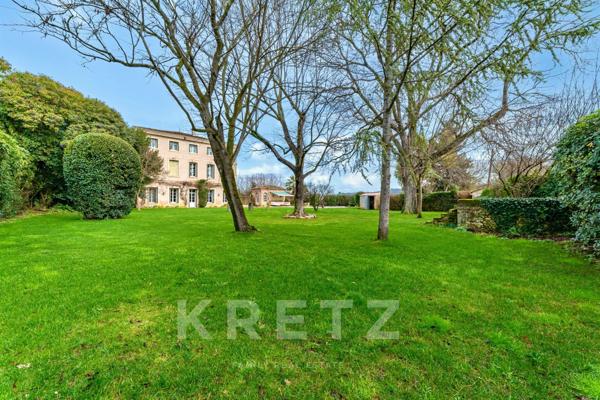 Hôtel particulier du XVIIIe siècle avec jardin, piscine et dépendances