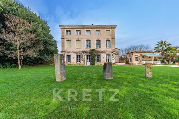 Hôtel particulier du XVIIIe siècle avec jardin, piscine et dépendances