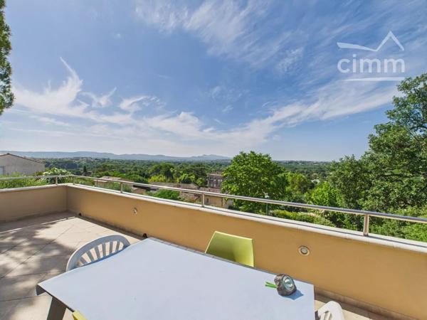 À vendre – Villa de standing avec piscine, proche centre – Saint Ambroix.